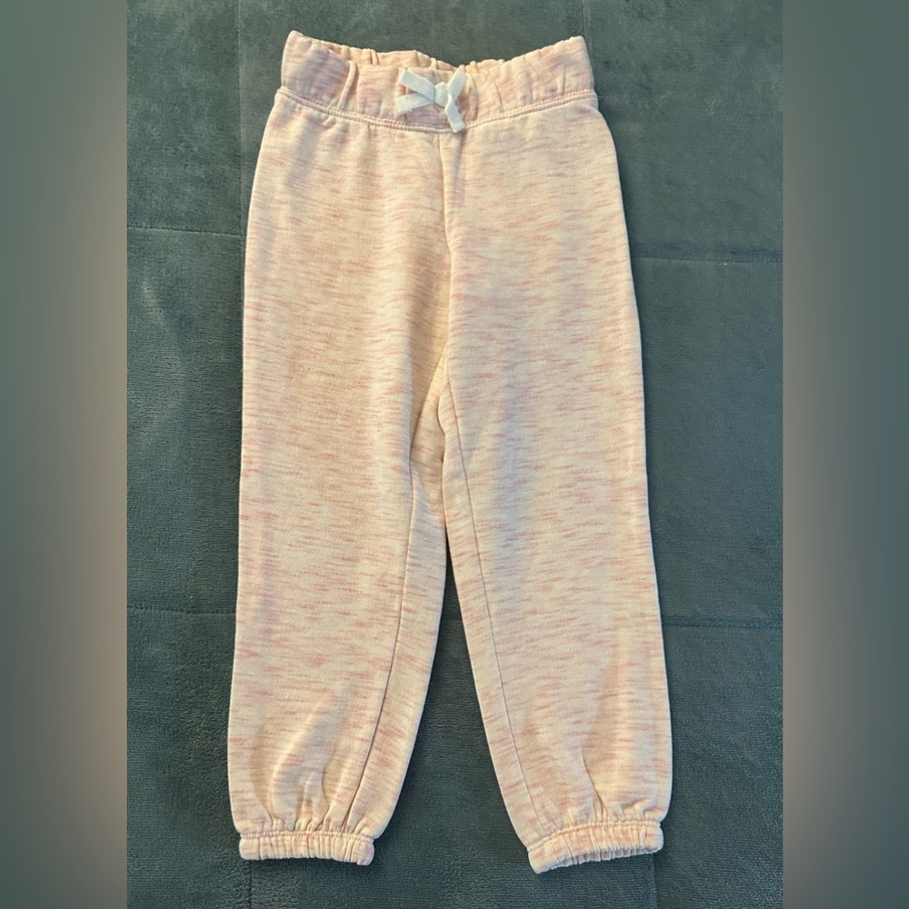 NWT - The Children’s Place girls fleece jogger pants / color pink / size 5/6
